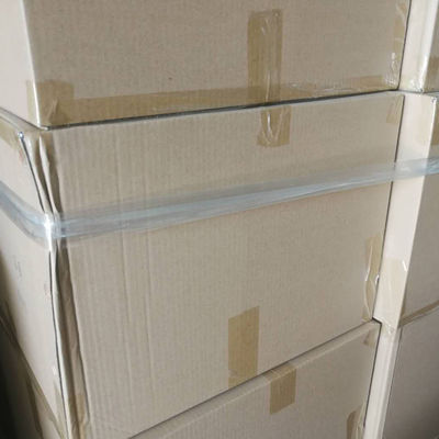 सीलिंग और मास्किंग के लिए 48 मिमी*20 मीटर के आकार और 150 माइक की मोटाई के साथ प्रबलित एकल पक्षीय पारदर्शी फाइबरग्लास चिपकने वाला टेप