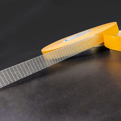 औद्योगिक उपयोग के लिए 220mic मोटाई, 45 lbs/in तन्य शक्ति और ≥24h होल्डिंग पावर वाली डबल साइडेड फाइबरग्लास टेप